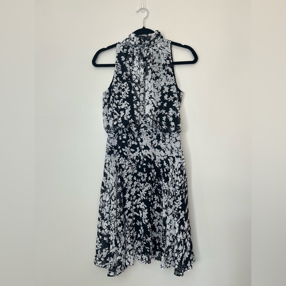 Just Taylor Mock Neck Black White Floral Lightweight Sleeveless Midi - Picture 2 of 9